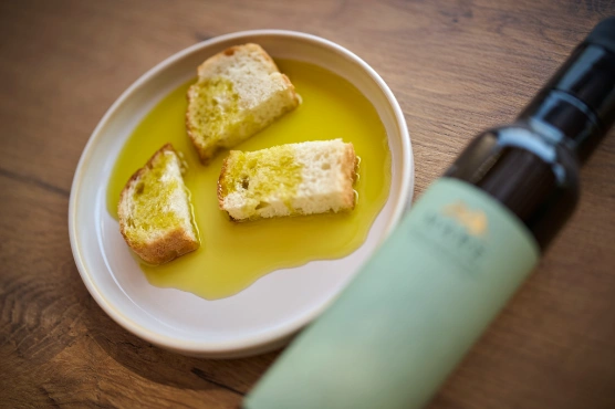 Slika interiera i eksteriera Mare Wines kušaone